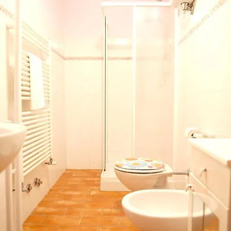 Сasa de vacaciones Charming House In Caprese Michelangelo With Shared Pool