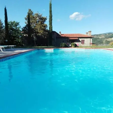 Сasa de vacaciones Charming House In Caprese Michelangelo With Shared Pool