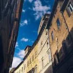 Дом отдыха Charming House In Caprese Michelangelo With Shared Pool