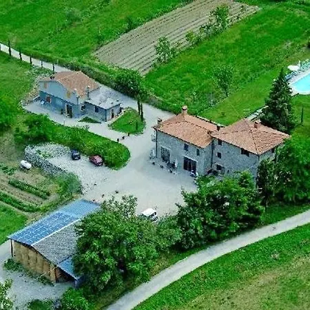 Дом отдыха Charming House In Caprese Michelangelo With Shared Pool *