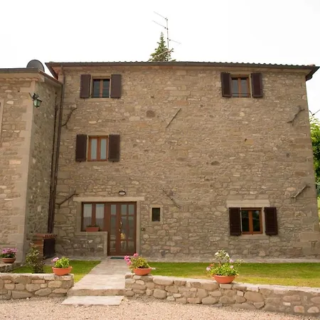 Дом отдыха Charming House In Caprese Michelangelo With Shared Pool